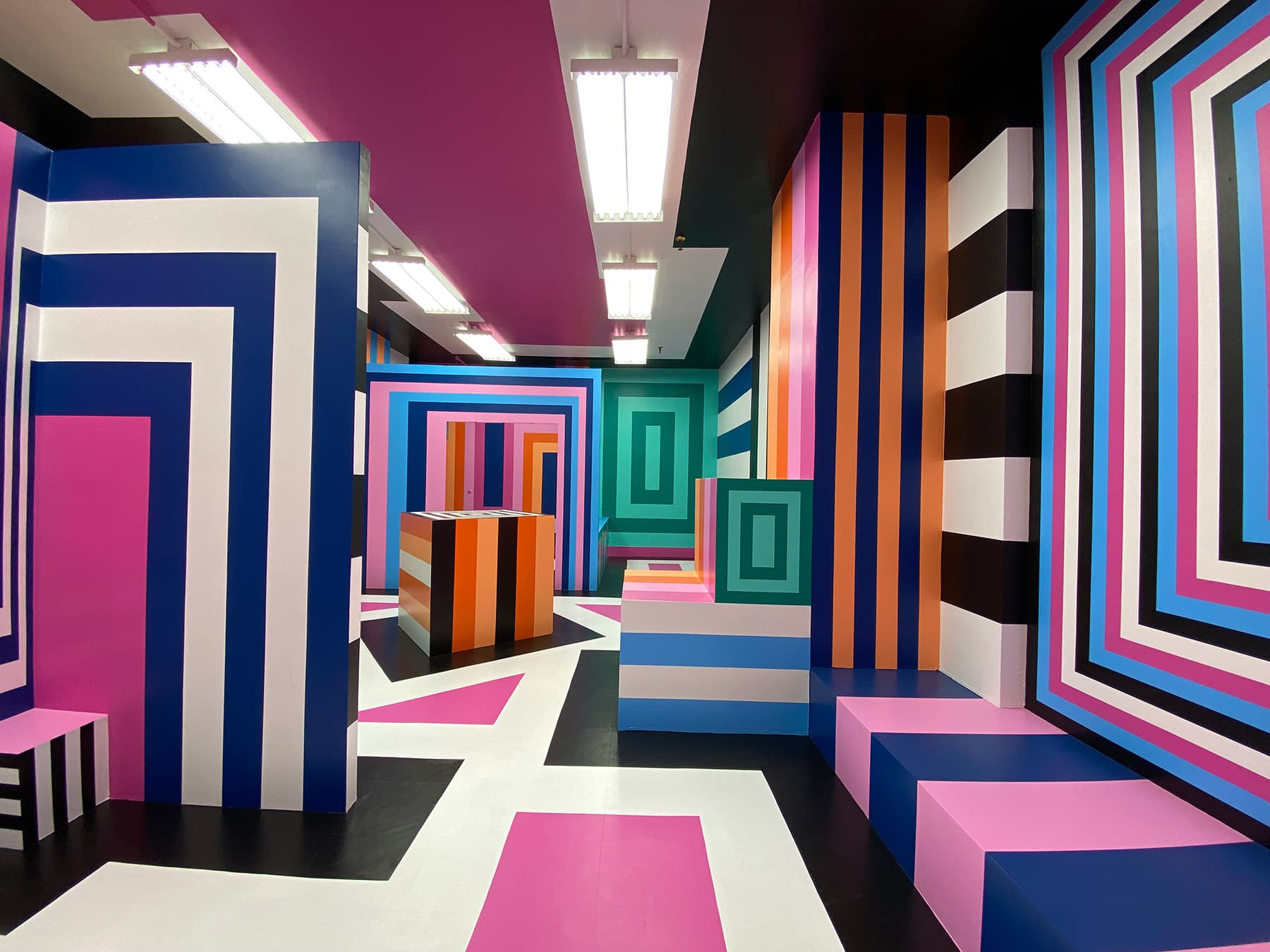Geometric lines in room